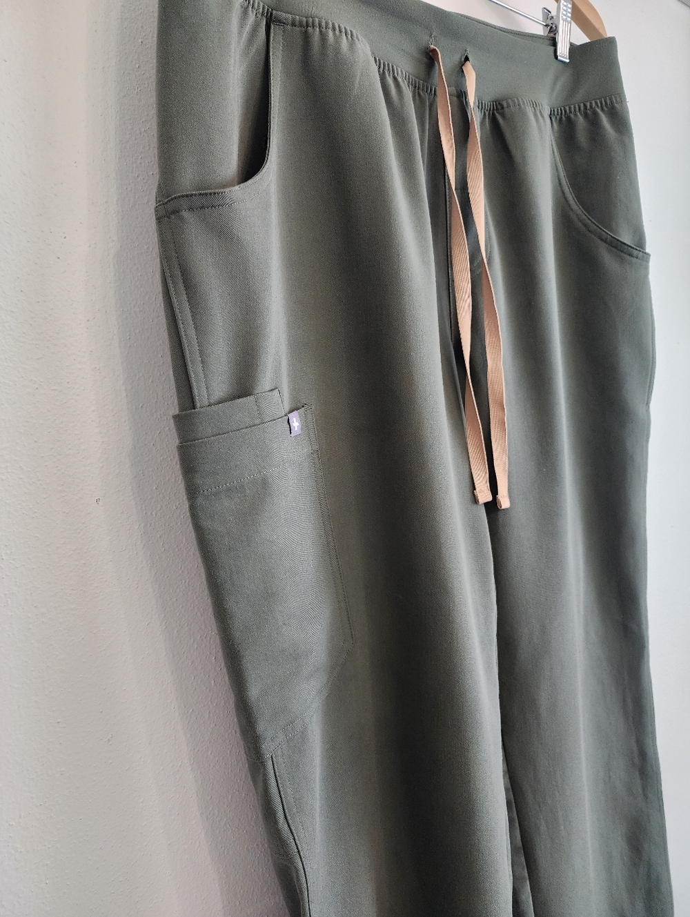 FIGS Moss Manila Oversized Top Kade Cargo Pants Scrub Set L - Picture 9 of 13